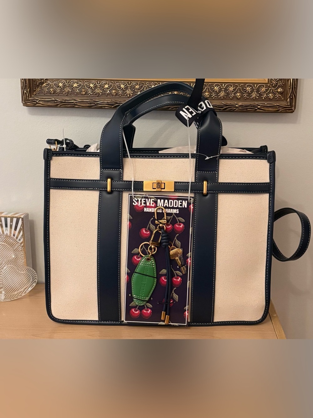 STEVE MADDEN BWEBBER-LRG LARGE TOTE/SHOULDER BAG & CHARMS NATURAL/NAVY NWT - Picture 2 of 9